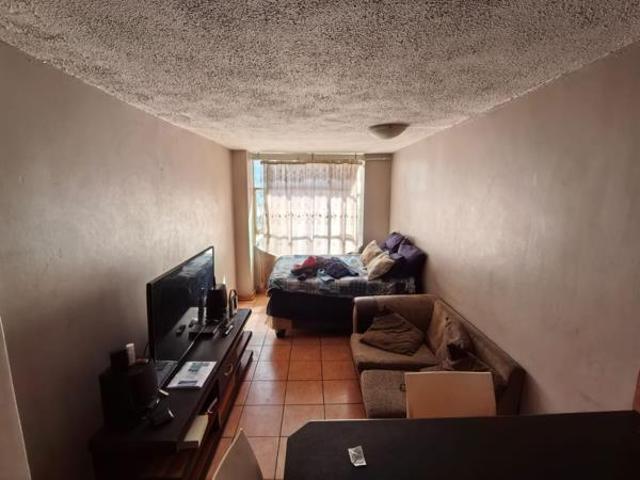 1 Bedroom Flat in Kempton Park Central