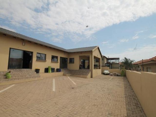 1 Bedroom Flat in Modelpark