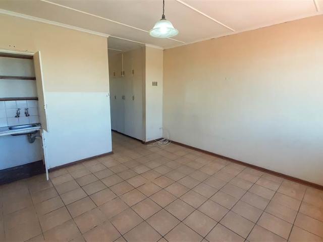 1 Bedroom Flat in Oudtshoorn Central