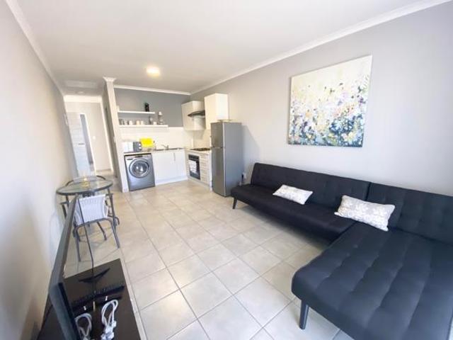 1 Bedroom Flat in Parklands East