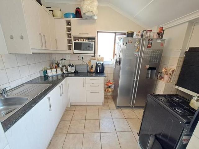 1 Bedroom Flat in Strand North