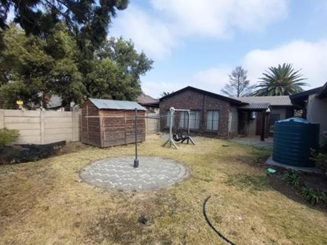 1 Bedroom Flat in Sunset Park