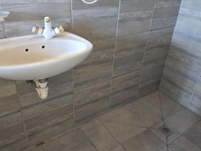 1 Bedroom flat rented in New Scheme, Macassar