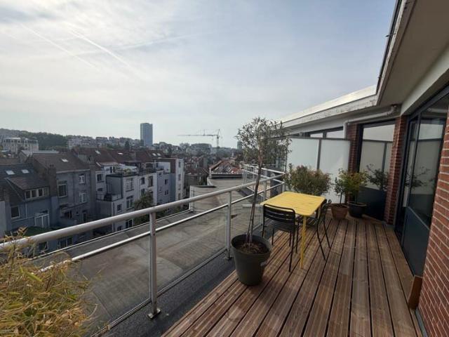1 bedroom furnished penthouse Ixelles ponds