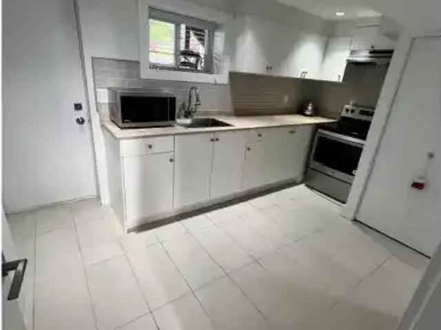 1 Bedroom House Coquitlam BC 103487476