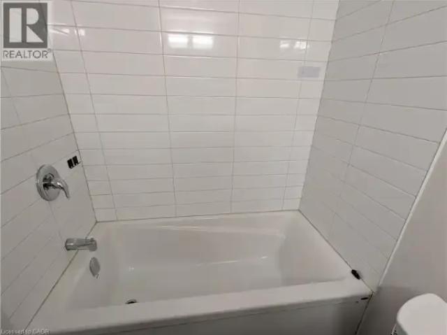 1 Bedroom House Cambridge ON 100761205
