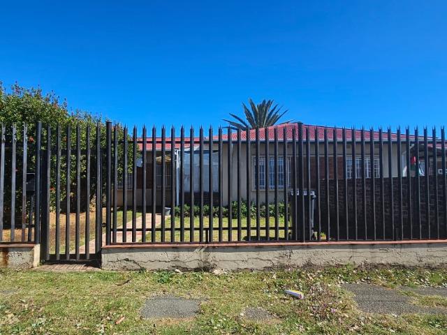 1 Bedroom House For Sale in Crown Gardens