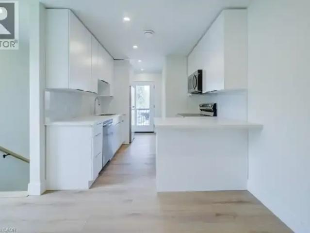1 Bedroom House Kitchener ON 102272479