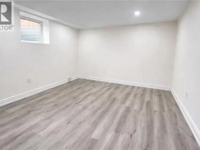 1 Bedroom House Kitchener ON 102915219