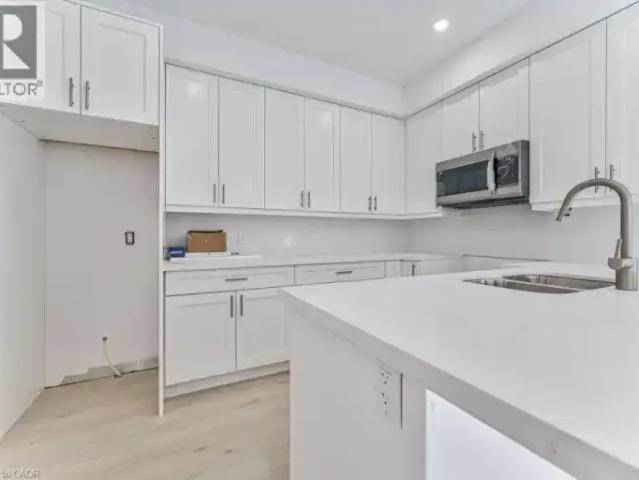1 Bedroom House Kitchener ON 103740017