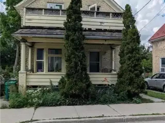 1 Bedroom House Kitchener ON 104000190