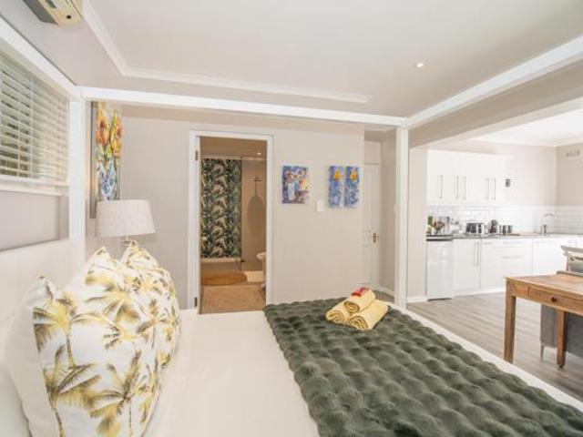 1 Bedroom House in Constantia