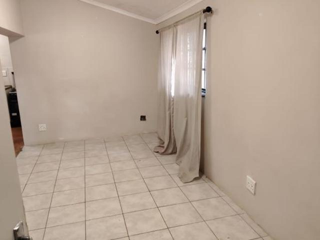 1 Bedroom House in Amanzimtoti