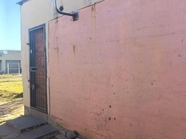 1 Bedroom House in Bophelong