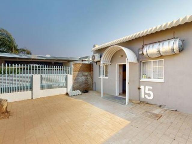 1 Bedroom House in Flora Park