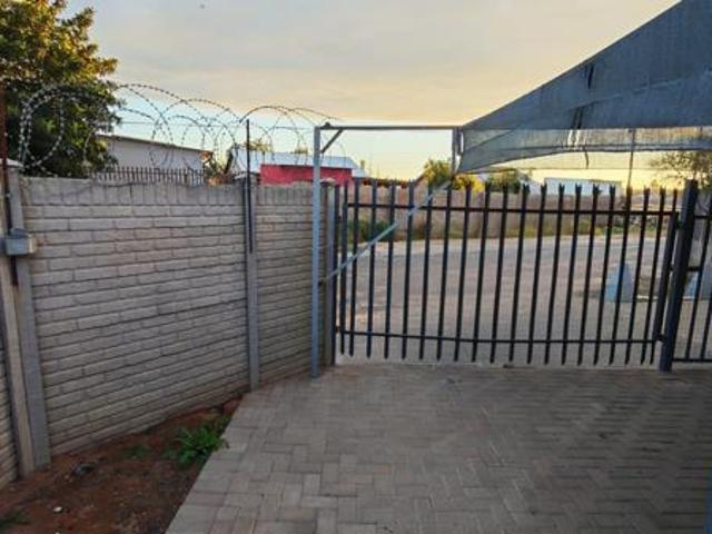 1 Bedroom House in Flora Park