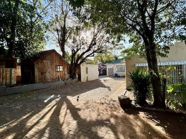 1 Bedroom House in Kensington