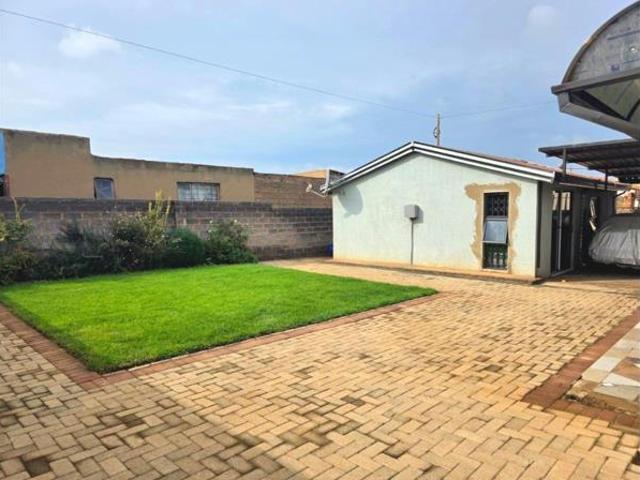 1 Bedroom House in Krugersdorp Central