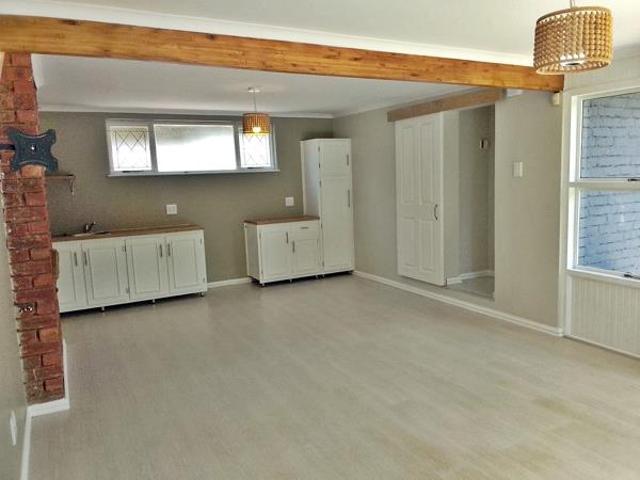 1 Bedroom House in Hillcrest Park