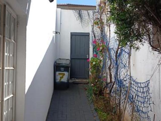 1 Bedroom House in Hurlingham Manor