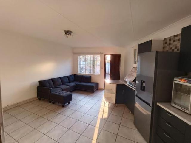 1 Bedroom House in Hurlyvale