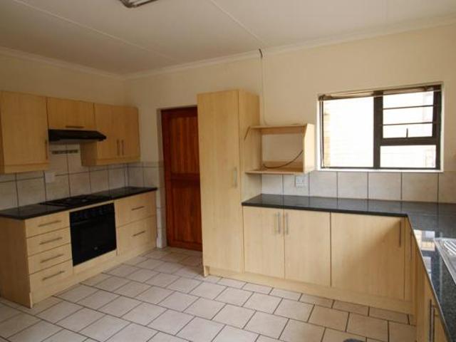 1 Bedroom House in Jeffreys Bay Central
