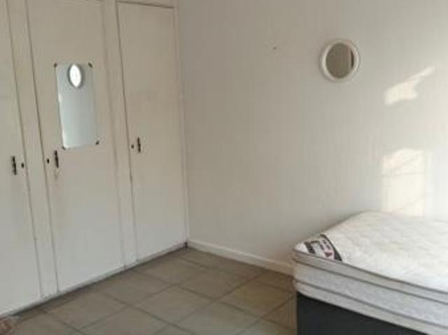 1 Bedroom House in Oakdene