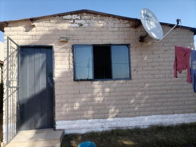1 Bedroom House in Olievenhoutbosch