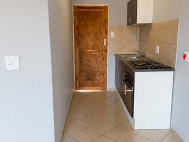 1 Bedroom House in Olievenhoutbosch