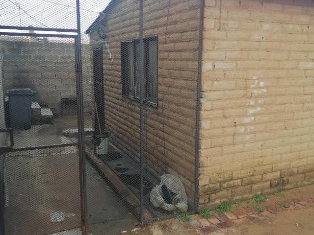 1 Bedroom House in Olievenhoutbosch