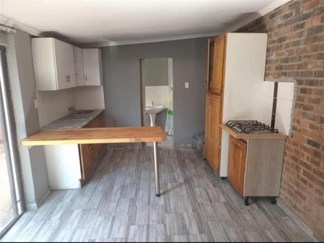 1 Bedroom House in Lombardy East