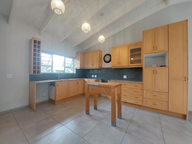 1 Bedroom House in Somerset West Central