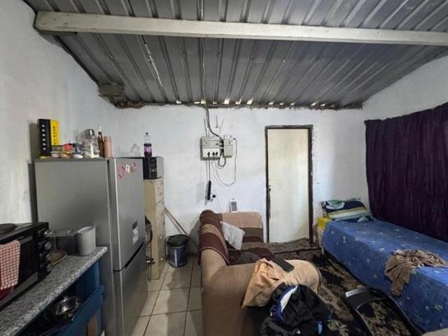 1 Bedroom House in Park Village