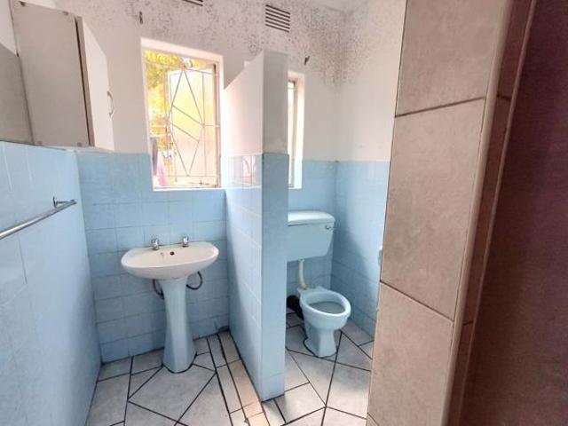 8 Bedroom House in Vanderbijlpark SE7