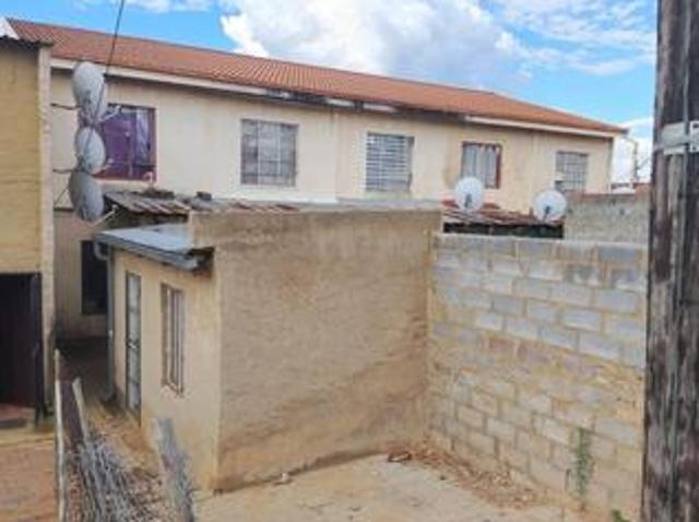 1 bedroom house on the market in sol.