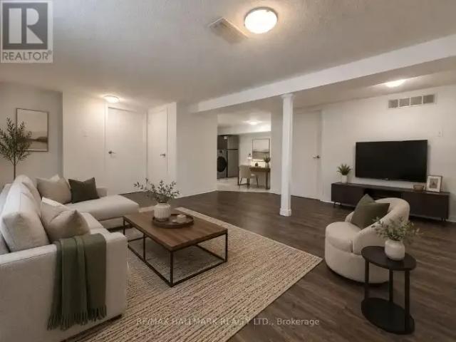 1 Bedroom House Richmond Hill ON 102468498