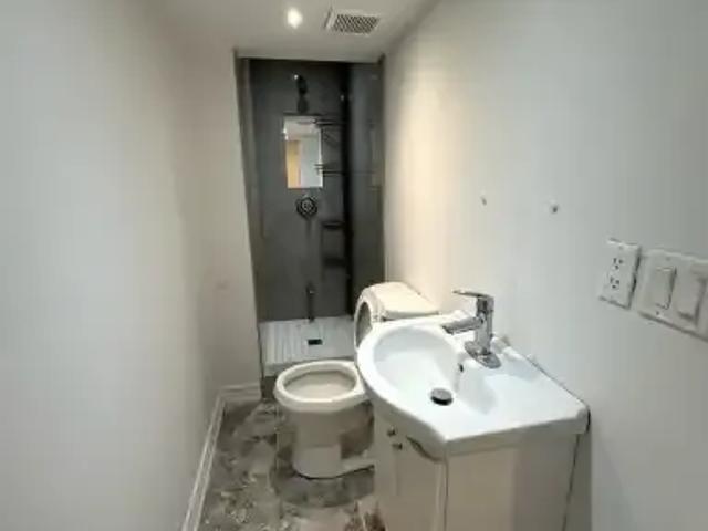 1 Bedroom House Richmond Hill ON 103091707