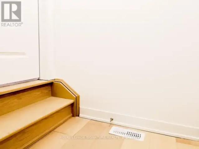 1 Bedroom House Richmond Hill ON 105410958