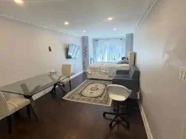 1 Bedroom House Richmond Hill ON 105072121