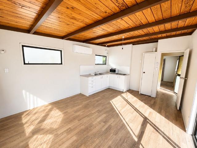 1 Bedroom House with a carport