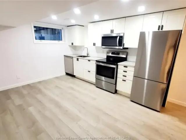1 Bedroom House Windsor ON 102468558