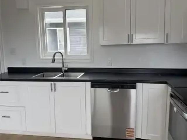 1 Bedroom House Windsor ON 102658689