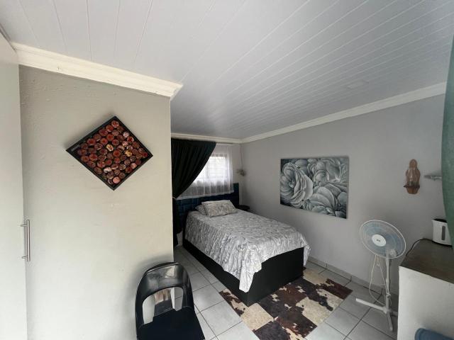 1 Bedroom House To Let in Donkerhoek AH