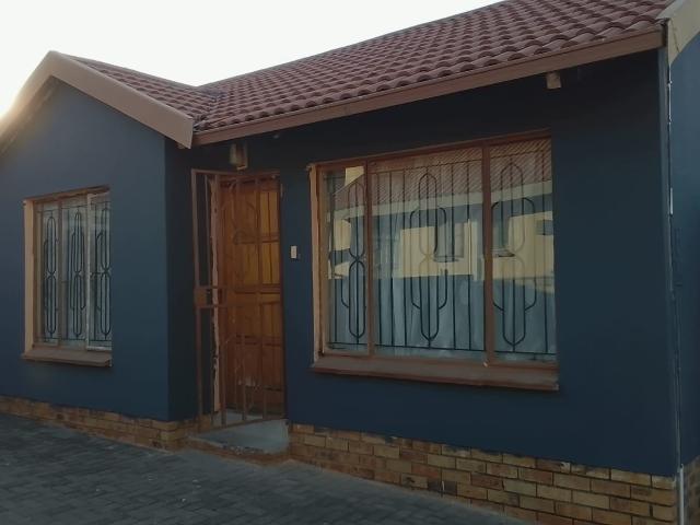 1 Bedroom House To Let in Tlhabane West