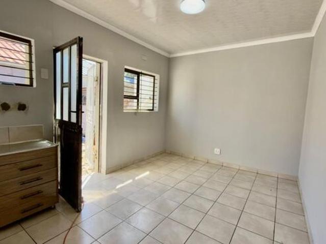 1 Bedroom house to rent in Kirstenhof, Cape Town