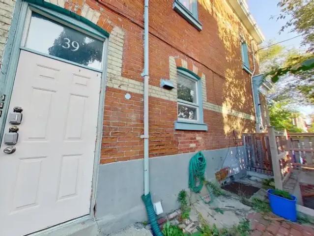 1 Bedroom House Toronto ON 103179050