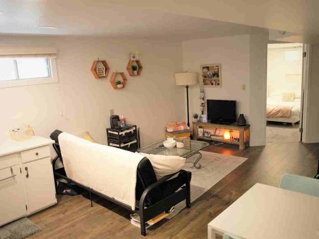 1 Bedroom Home for Rent at 133 27 Avenue Northwest #B, Calgary, AB T2M 2H3 Tuxedo Park