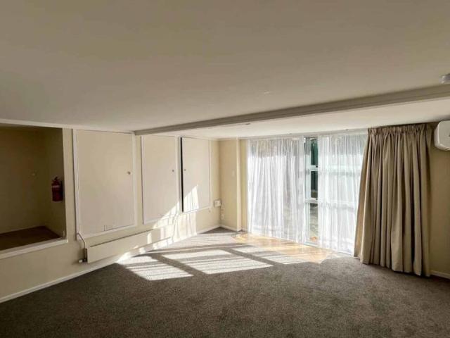1 Bedroom in New Lynn Water & Lawns included