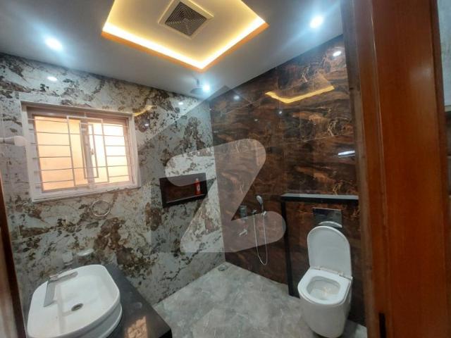 1 bedroom new beautiful apartment avaialble for rent in bahria town lahore Bahria Town