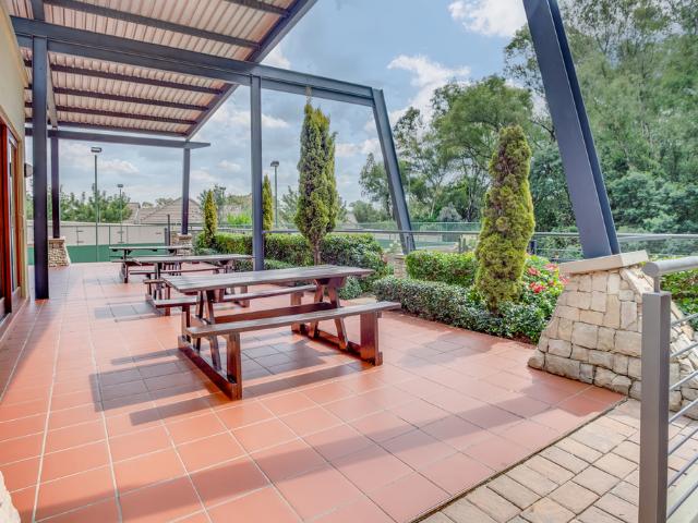 1 Bedroom Sectional Title For Sale in Douglasdale